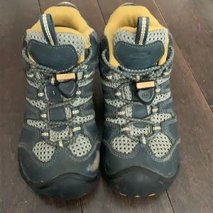Keen navy and yellow hikers
